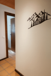 detalle habitación doble individual hostal Yeti en Sierra Nevada con baño privado